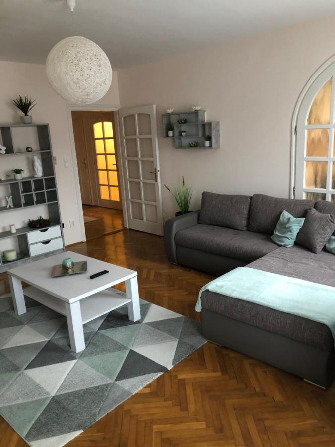 Apartamento Szeged Gyoengye Exterior foto