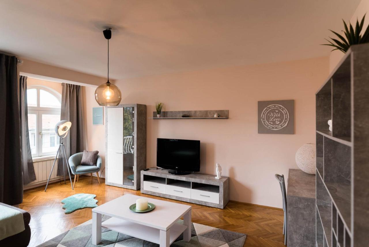 Apartamento Szeged Gyoengye Exterior foto