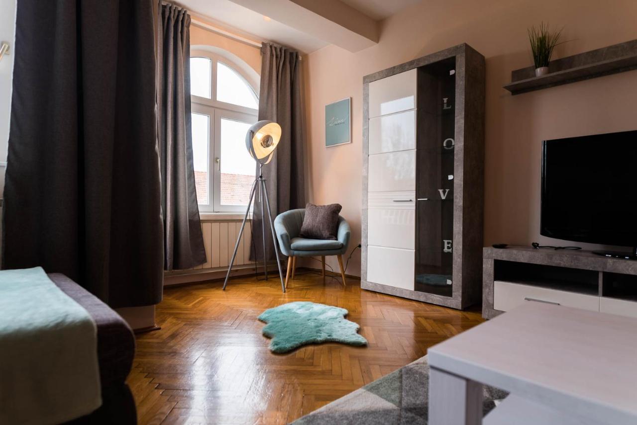 Apartamento Szeged Gyoengye Exterior foto
